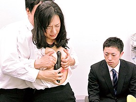 義理の息子の為に会社社長に身をささげる剛毛五十路母2 服部圭子　サンプル画像02